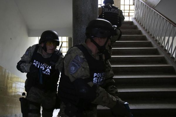 Makedonski specijalci krenuli u akciju hapšenja terorista u Kumanovu!