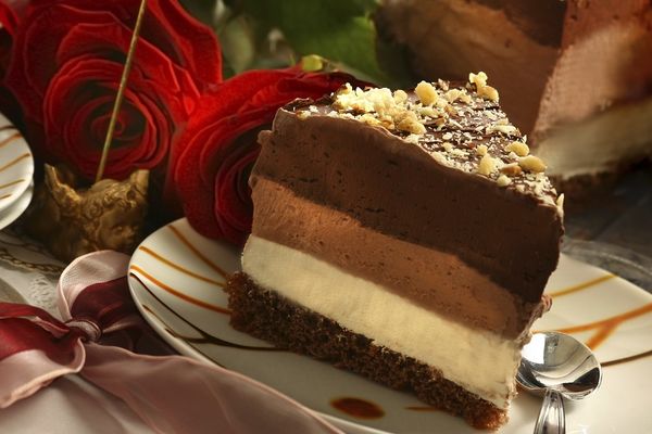 Novogodišnji ručak i nije tako ukusan bez čokoladne torte (RECEPT) (VIDEO)