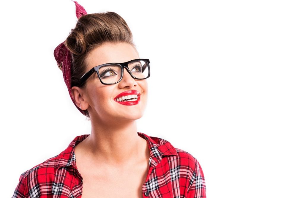 7 problema koje razumeju samo devojke sa naočarima (GIF)
