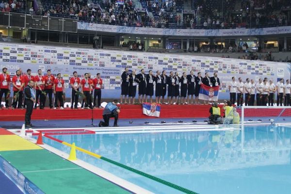Skandal: Pola crnogorske reprezentacije nije htelo da izađe na dodelu medalja?! (VIDEO)