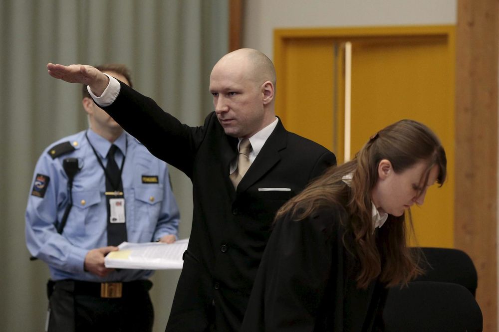 Brejvik ušetao u sudnicu s naci pozdravom: Ubica 77 osoba tuži Norvešku zbog kršenja ljudskih prava?!