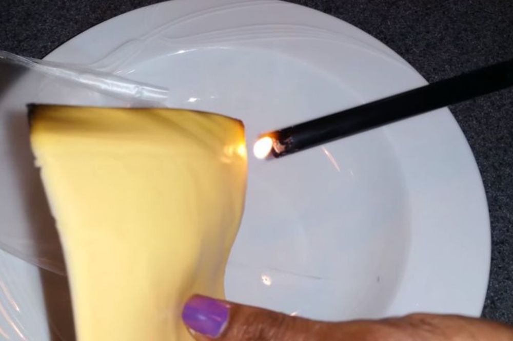 Ovaj sir ne smete jesti ni u ludilu, a tek ne smete da ga dajete deci! (VIDEO)