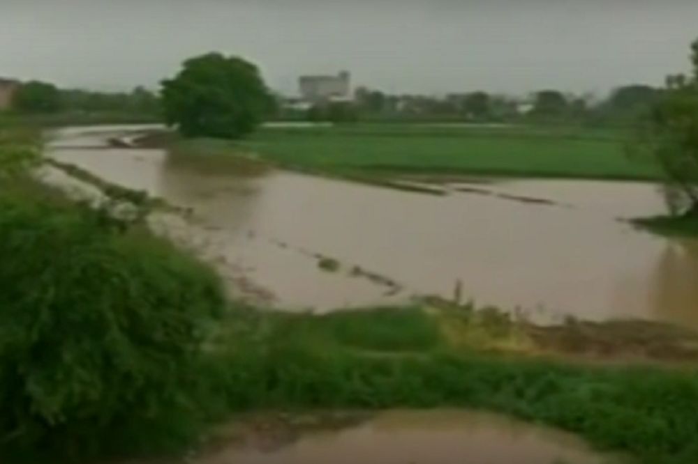 Potop u Kruševcu! Izlila se Ribarska reka i poplavila oranice! (VIDEO)