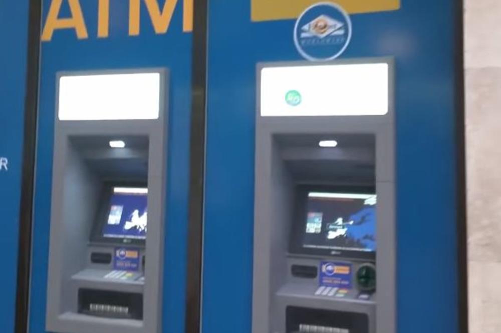 Video je nešto čudno na bankomatu: Nikad ne podižite novac ako primetite nešto slično! (FOTO) (VIDEO)