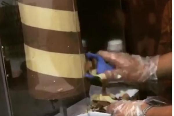 Svaka mu čast: Ovaj Bog je izmislio čokoladni giros! (VIDEO)