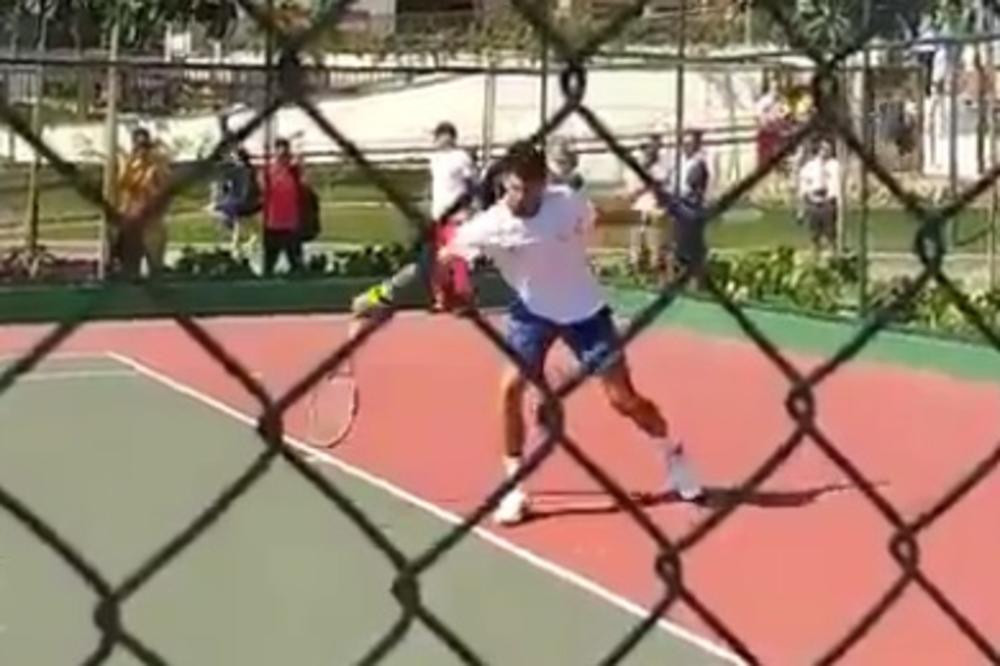 Gde god da se pojavi, izazove haos: Novakov lagan trening prerastao je u ludnicu! (VIDEO)