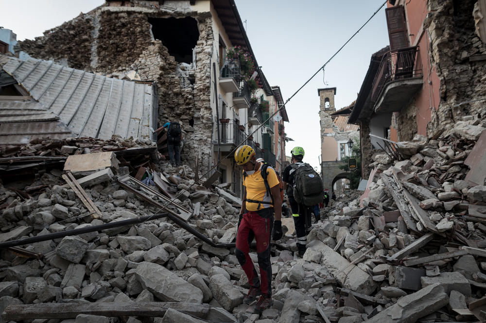 Jeziv snimak drona: Ruševine u Italiji, 247 poginulih, među nastradalima i beba! (FOTO) (VIDEO)