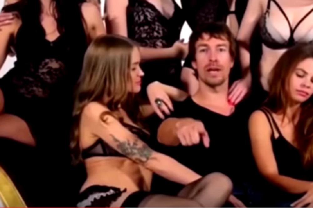 Ludilo: Ruski seks guru nudi Bred Pitu svojih sedam najboljih devojaka da ga uteše nakon razvoda! (FOTO) (VIDEO)