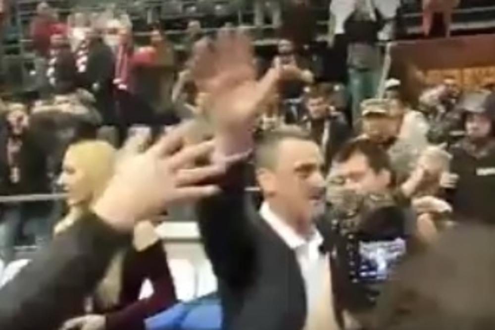Kakva čast za Dejana Radonjića: Navijači Zvezde učinili da se njihov trener oseti kao bog! (VIDEO)