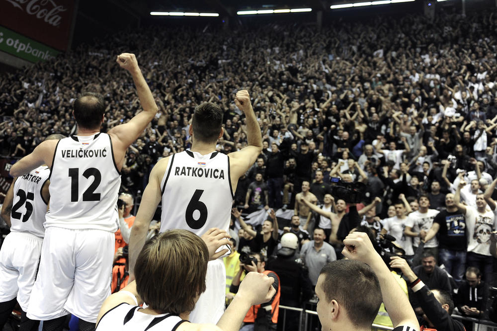 NA ŽIVOT I SMRT! Košarkaši Partizana masovno dele specijalne fotke, a poruka jednog od njih bila je BAŠ ŽESTOKA! (FOTO)