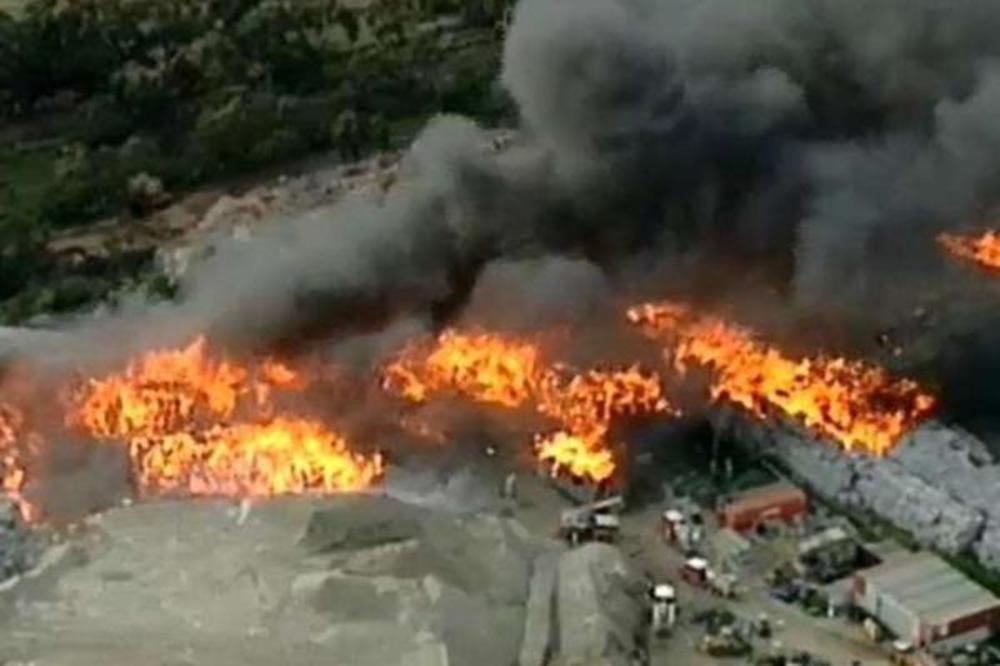 VELIKI POŽAR U AUSTRALIJI, GORI MELBURN: Zapalio se reciklažni centar, vatra bukti na sve strane! (FOTO) (VIDEO)