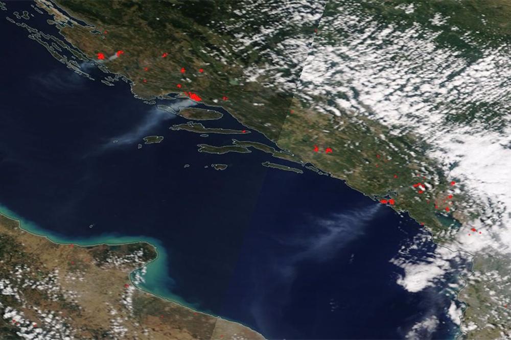 NASA iz svemira snimila stravične požare u Hrvatskoj i Crnoj Gori! (FOTO)