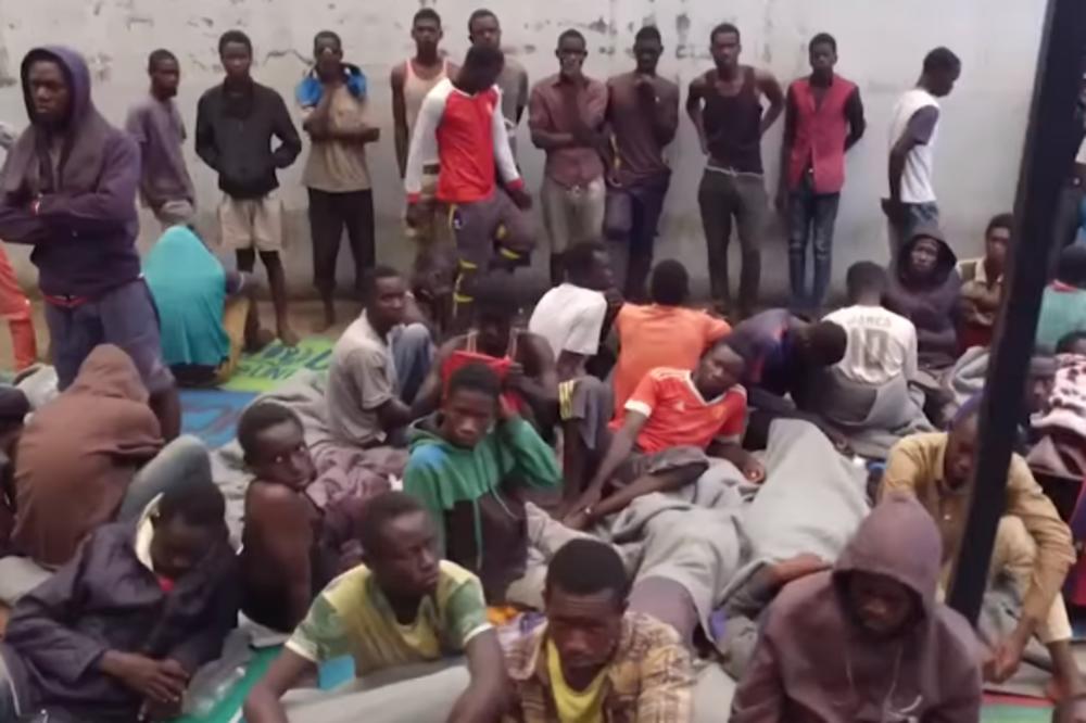 VIDEO KOJI ĆE RAZBESNETI SVET: U Libiji prodaju migrante kao roblje na aukciji!