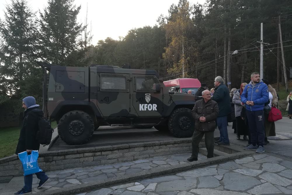 POSLE UBEĐIVANJA S KFOROM: Srbi otklonili barikade kod Rudara
