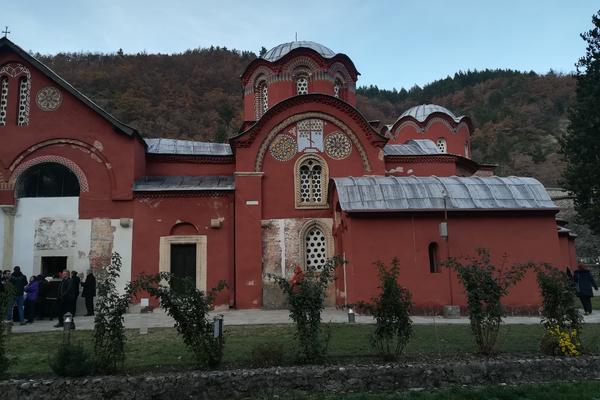 BEZOBRAZLUKU NIKAD KRAJA: Suluda tvrdnja, PEĆKA PATRIJARŠIJA albanska pravoslavna crkva?!