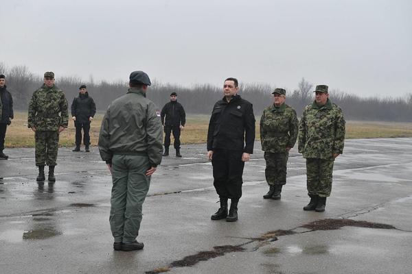 KONAČNO REŠENA MISTERIJA VULINOVE UNIFORME: Srbija je saznala ŠTA ZAISTA NOSI ministar odbrane!