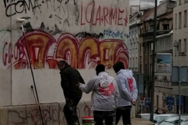 NAPREDNJACI BRIŠU, A ONI PONOVO PIŠU: Rat oko grafita u predizbornoj kampanji! (VIDEO)