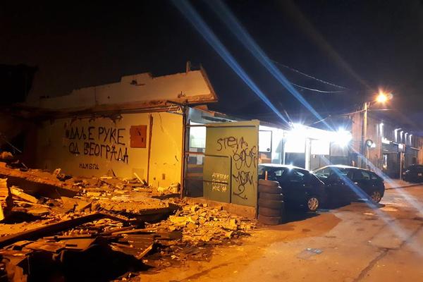 NE DAVIMO BEOGRAD: Vlasniku radnje srušili zidove, prete mu, smeta Beogradu na vodi? (FOTO)