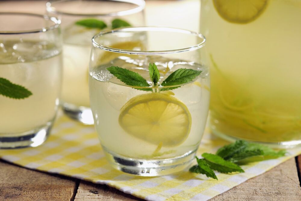 Ujutru treba piti vodu s limunom  