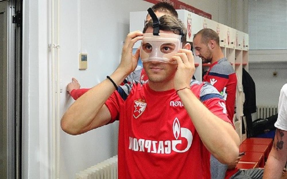 Nikola Stojiljković sa maskom  