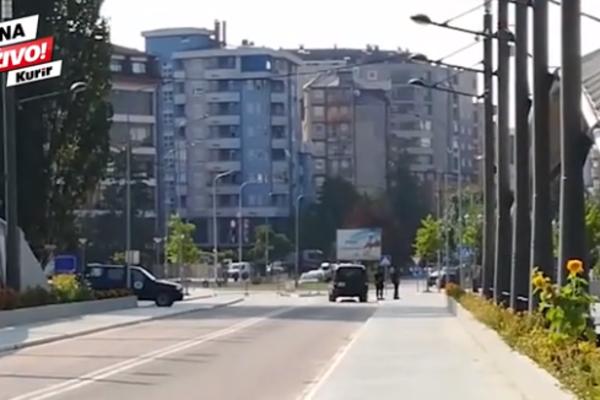 KOSOVSKA POLICIJA BLOKIRALA MOST KOJI SPAJA JUŽNI I SEVERNI DEO MITROVICE! Incidentima nema kraja! (VIDEO)