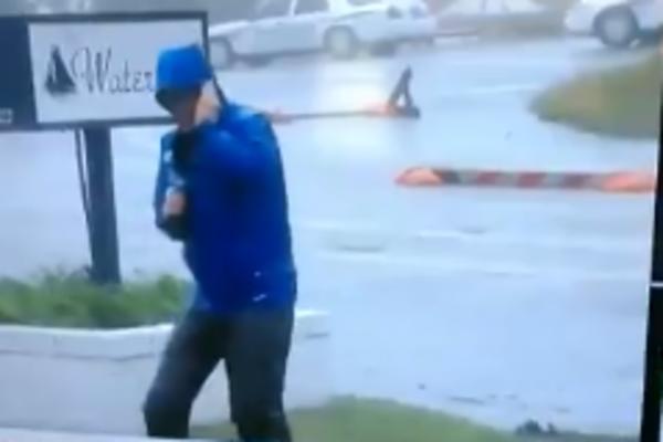 KAKAV JE OVO PREVARANT: Reporter pravio dramu za vreme uragana Florens, a onda je brutalno RAZOTKRIVEN! (VIDEO)