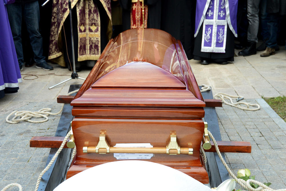 DA LI JE I OVO MOGUĆE U SRBIJI? Pogrebnici POMEŠALI tela dve pokojnice, ali TO NIJE NAJGORE!