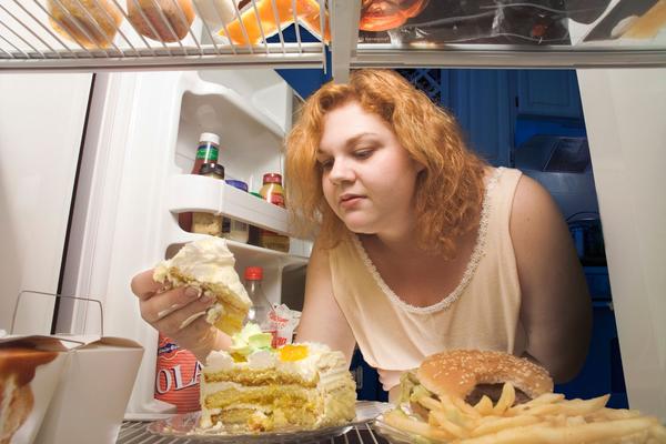 AKO JEDETE NA EMOCIONALNOJ OSNOVI, OVO JE VAŠ SPAS: Samo tako ćete prestati da se TRPATE nepotrebno hranom