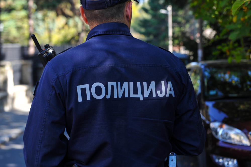 LOPOV PRERUŠEN U POLICAJCA POZVONIO NA VRATA DEVOJCI IZ SRBIJE: Kad je izgovorio OVO, shvatila da je u problemu
