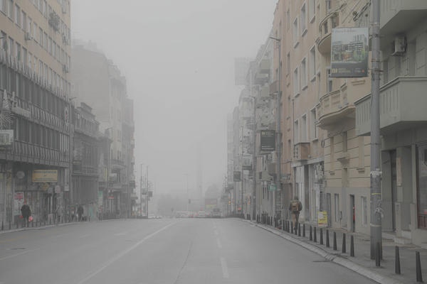 USLOVI ZA VOŽNJU BOLJI NEGO PRETHODNIH DANA: Magla smanjuje vidljivost, obratite PAŽNJU na pešačke prelaze!