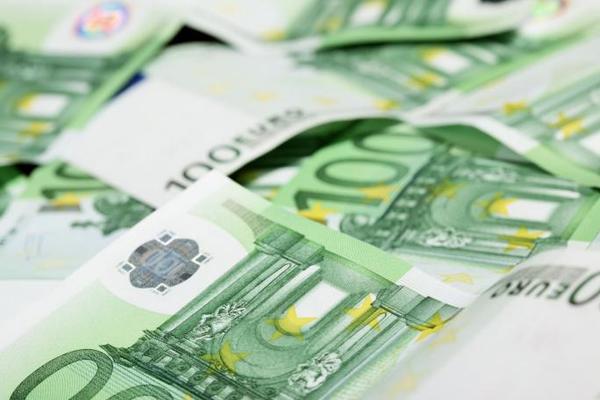 SKANDAL KOD KOMŠIJA: Bankarka otkrila prevaru klijenata od 100 miliona evra