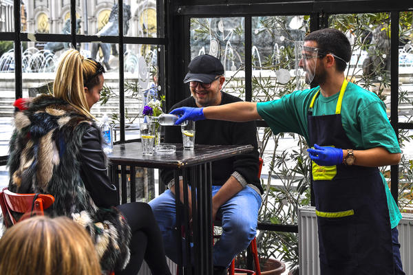 POSLE DEVET MESECI: U Hrvatskoj otvoreni unutrašnji delovi kafića