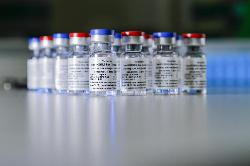 UČESTVOVAĆE 15O LJUDI: Rusija odobrila ispitivanja vakcine AstraZeneki!