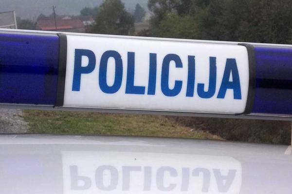 UŽASAN PRIZOR KOD SREMSKIH KARLOVACA: Policija pronašla telo muškarca obešeno o drvo!