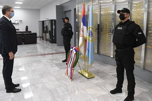 VUČIĆ U SEDIŠTU BIA: Predsednik Srbije posetio čuvare srpske bezbednosti na njihov dan! (FOTO)
