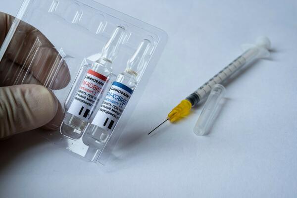 RADE PUNOM PAROM: Ruska vakcina u obliku KAPI za nos dostupna na JESEN