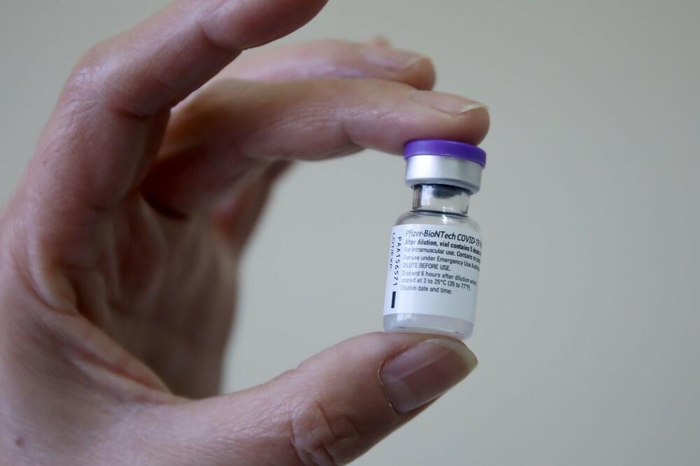 ISPORUKA OBUSTAVLJENA ZBOG DUGA: Fajzer prekinuo isporuku vakcina protiv korone Izraelu