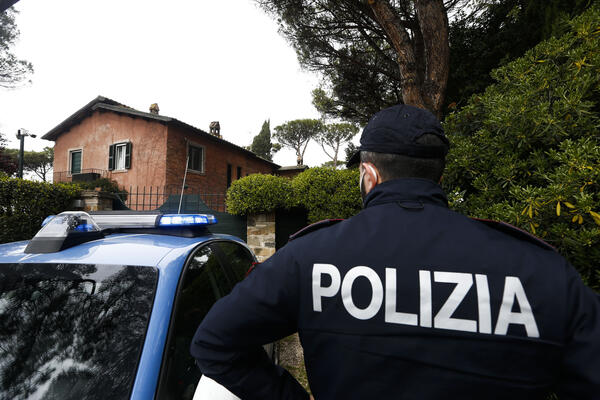 TRAGEDIJA U ITALIJI: Mladi migrant (23) koga su pre 15 dana do krvi pretukli se noćas OBESIO!