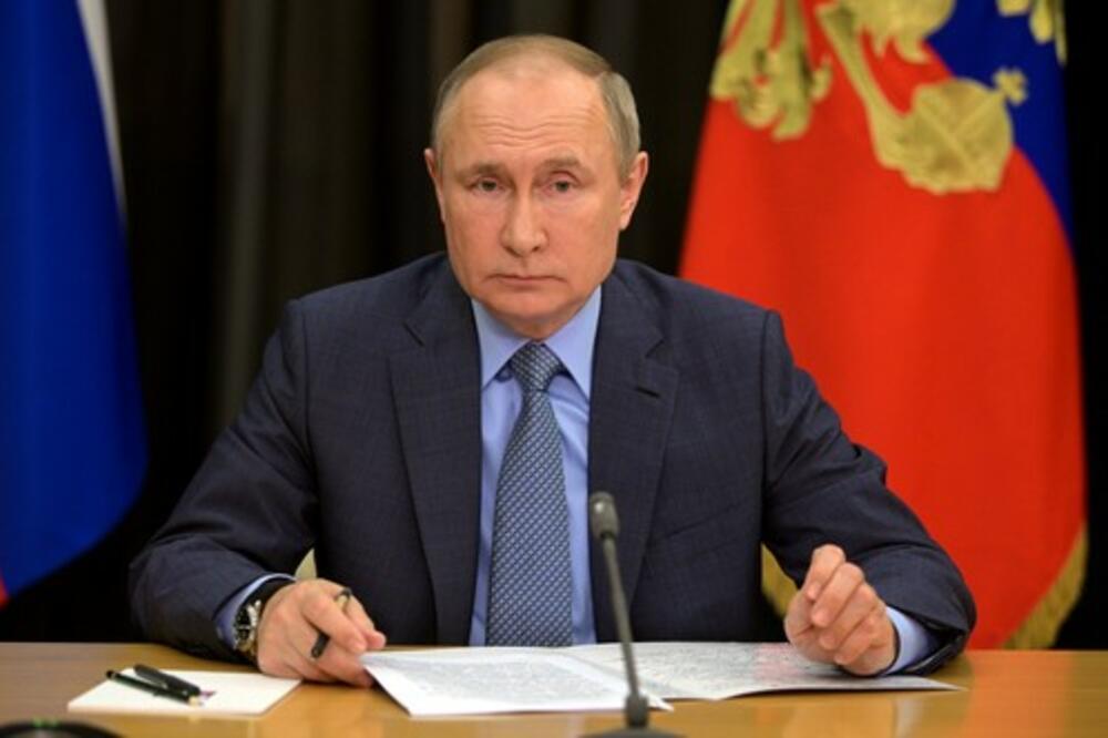 "OKO MENE JE NEKOLIKO DESETINA ZARAŽENIH": Oglasio se Putin iz samoizolacije!