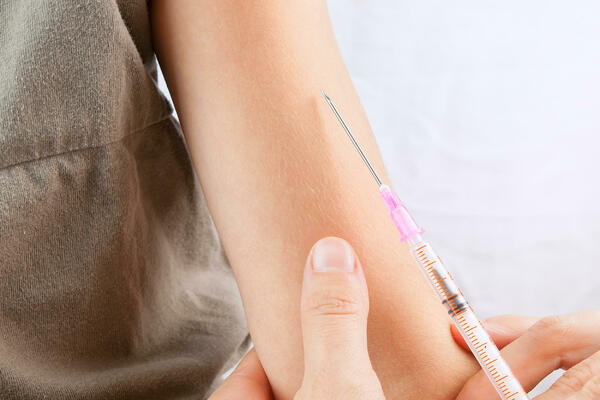 U Americi dozvoljena treća doza vakcine za decu od 12 do 15 godina