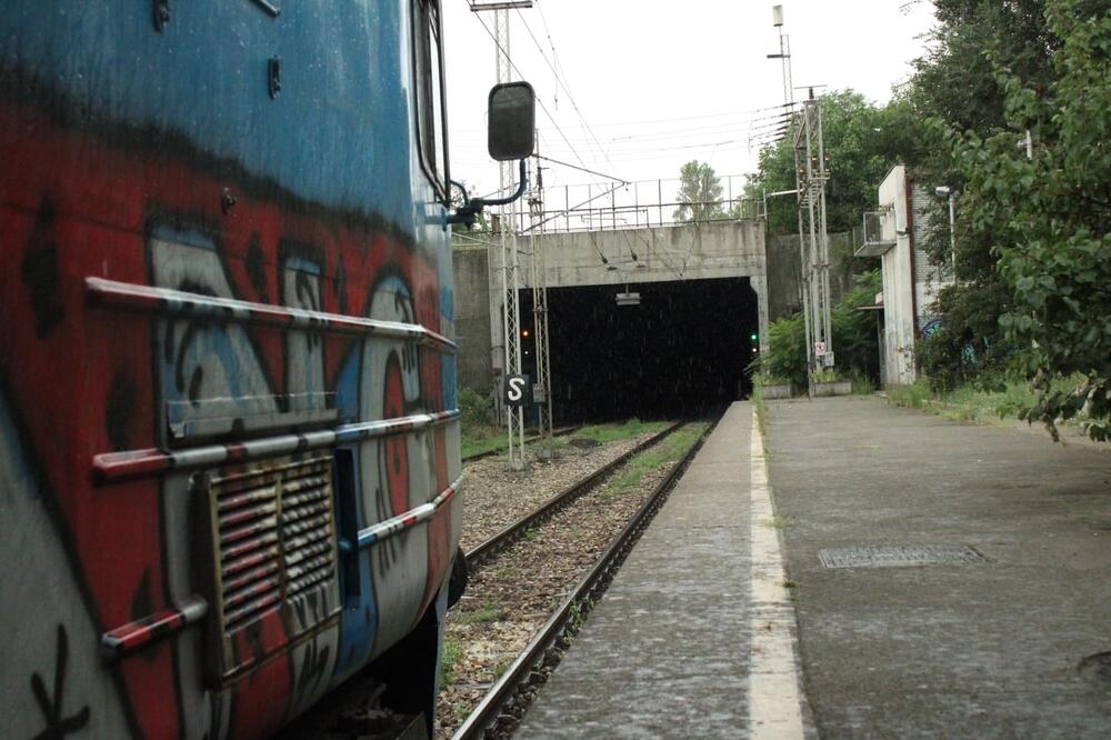 Obustava saobraćaja vozova na delu pruge od Resnika do Mladenovca