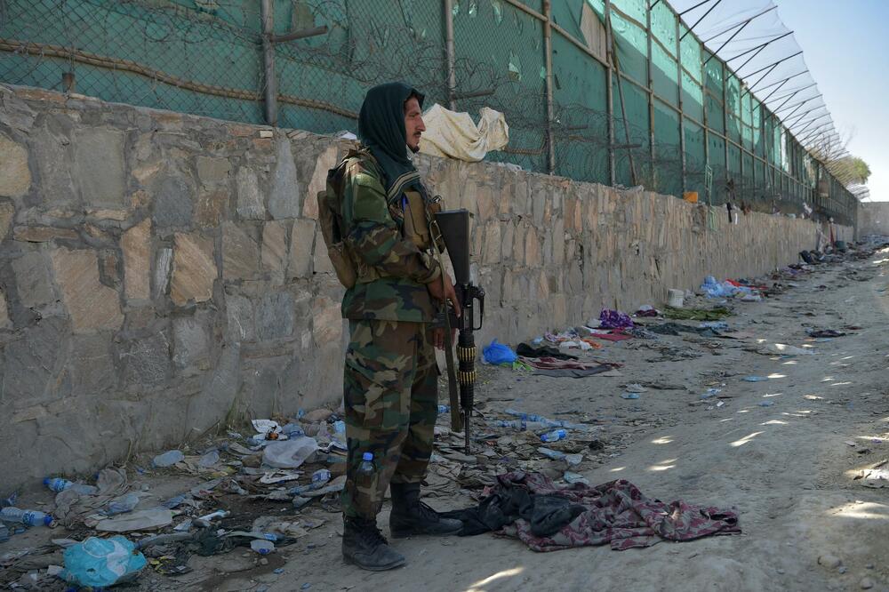 ZA SADA NIKO NIJE PREUZEO ODGOVORNOST! Eksplozija u džamiji tokom sahrane majke portparola talibana, ima mrtvih!