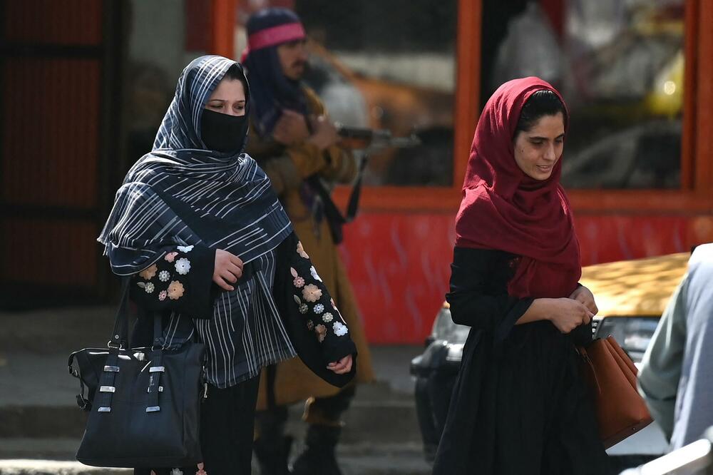 "ISLAM DOLAZI PRE SVEGA OSTALOG": Talibani zabranili ženama pristup fakultetima!