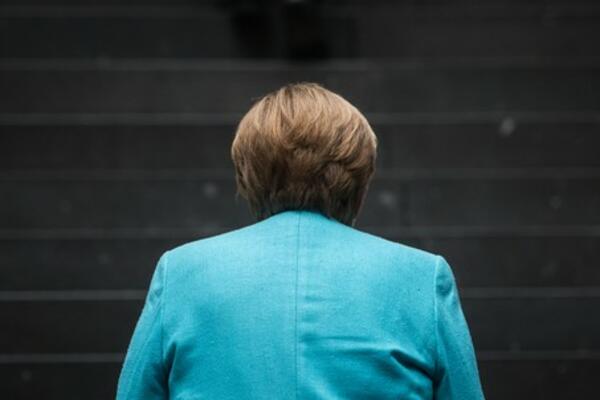 PRVA SEDNICA NOVOG BUNDESTAGA: Merkelova sedela na tribini za goste po prvi put nakon 16 godina