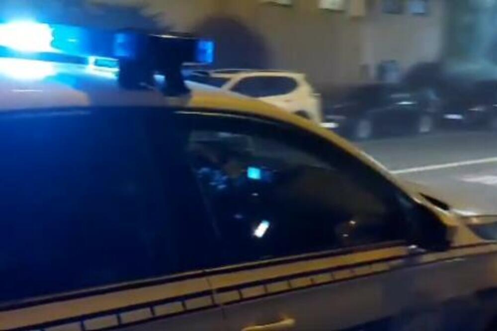 URUŠILO SE GRADILIŠTE U JUŽNOM BULEVARU! Uplašeni stanari izašli na ulice, policija na licu mesta (VIDEO)