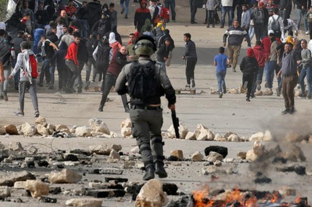 Izraelski policajci istukli novinara Asošiejted presa u Jerusalimu