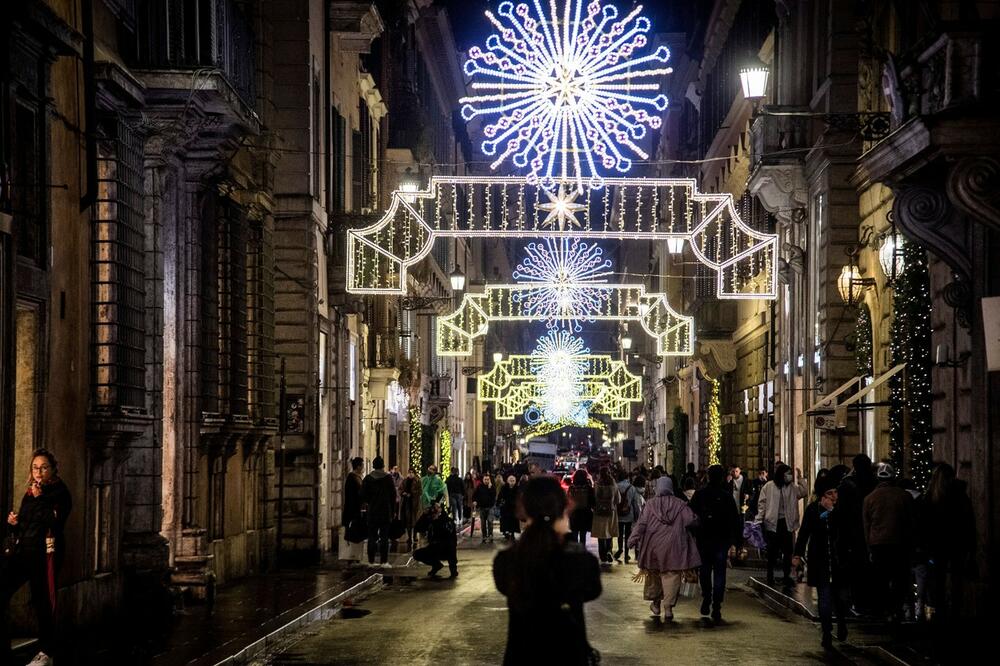 I DEDA MRAZ SE UŽELEO ITALIJE! Božićna atmosfera na svakom koraku, za nekoliko dana OPET NOVE MERE