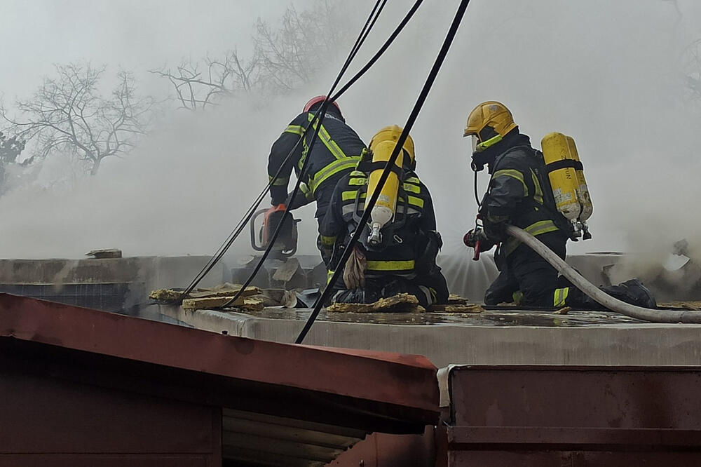 ŽENA SE OTROVALA DIMOM! Izbio požar u Beogradu