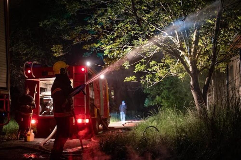 DVE OSOBE POGINULE U POŽARU: Zapalila se porodična kuća u Pećincima!