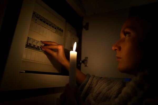 DUGAČAK SPISAK ISKLJUČENJA STRUJE ZA DANAS: Evo koje opštine ostaju bez električne energije za VIKEND!